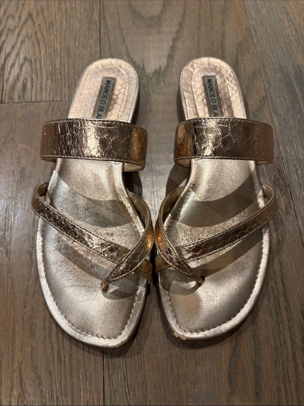 Manolo Blahnik Susa Metallic Rose Gold Cracked Leather Slide Sandals 36 1/2
